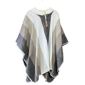 NWT Tresart Cache Women's Wool Alpaca Ecuadorian Poncho Cape Sweater One Size